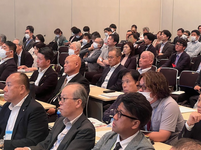 熱心にご聴講いただく参加者の皆さま